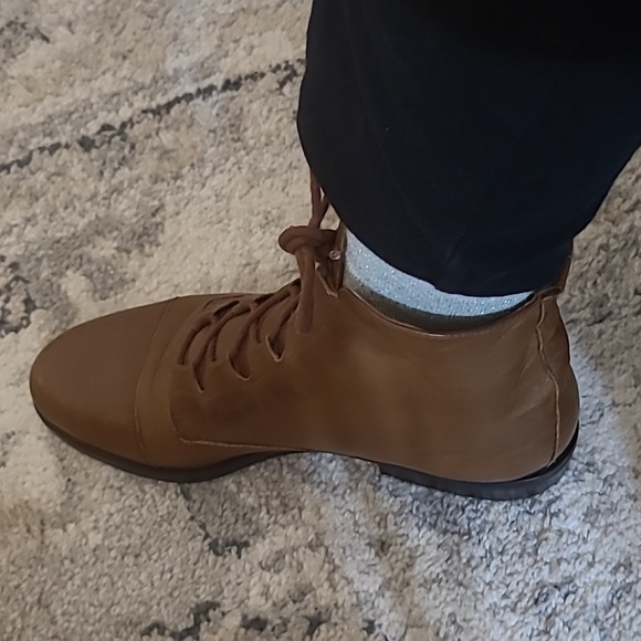 Enzo Angiolini Vintage Tan Leather Laced Up Ankle Boots - Picture 7 of 7